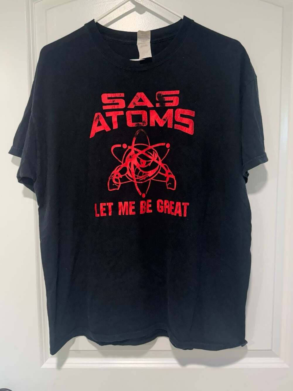 SAS Atoms Sheed 44 Let Me Be Great Graphic T Shirt Black Red Size L